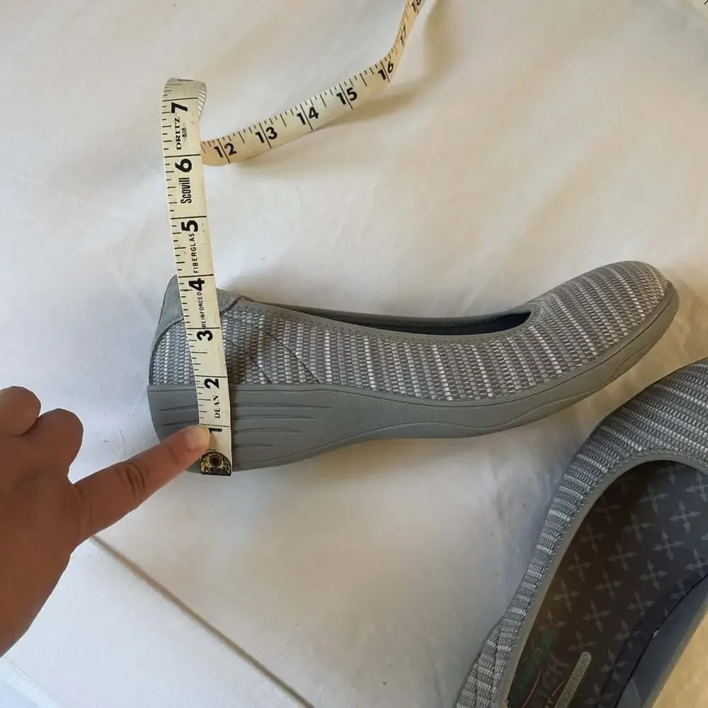 Skechers Strech Fit Air Cooled Memory Foam Gray Low Wedge Slip Ons Women's 9.5